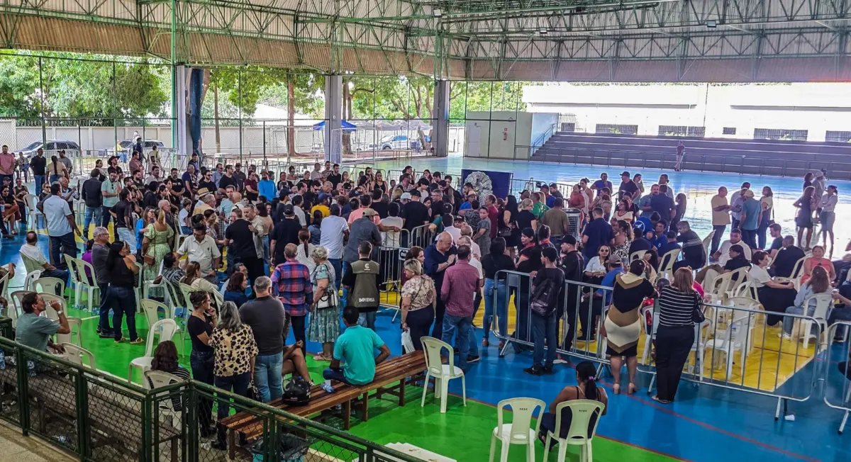 Velório do pecuarista Betão reúne centenas de pessoas no ginásio do SESC, em Rio Branco