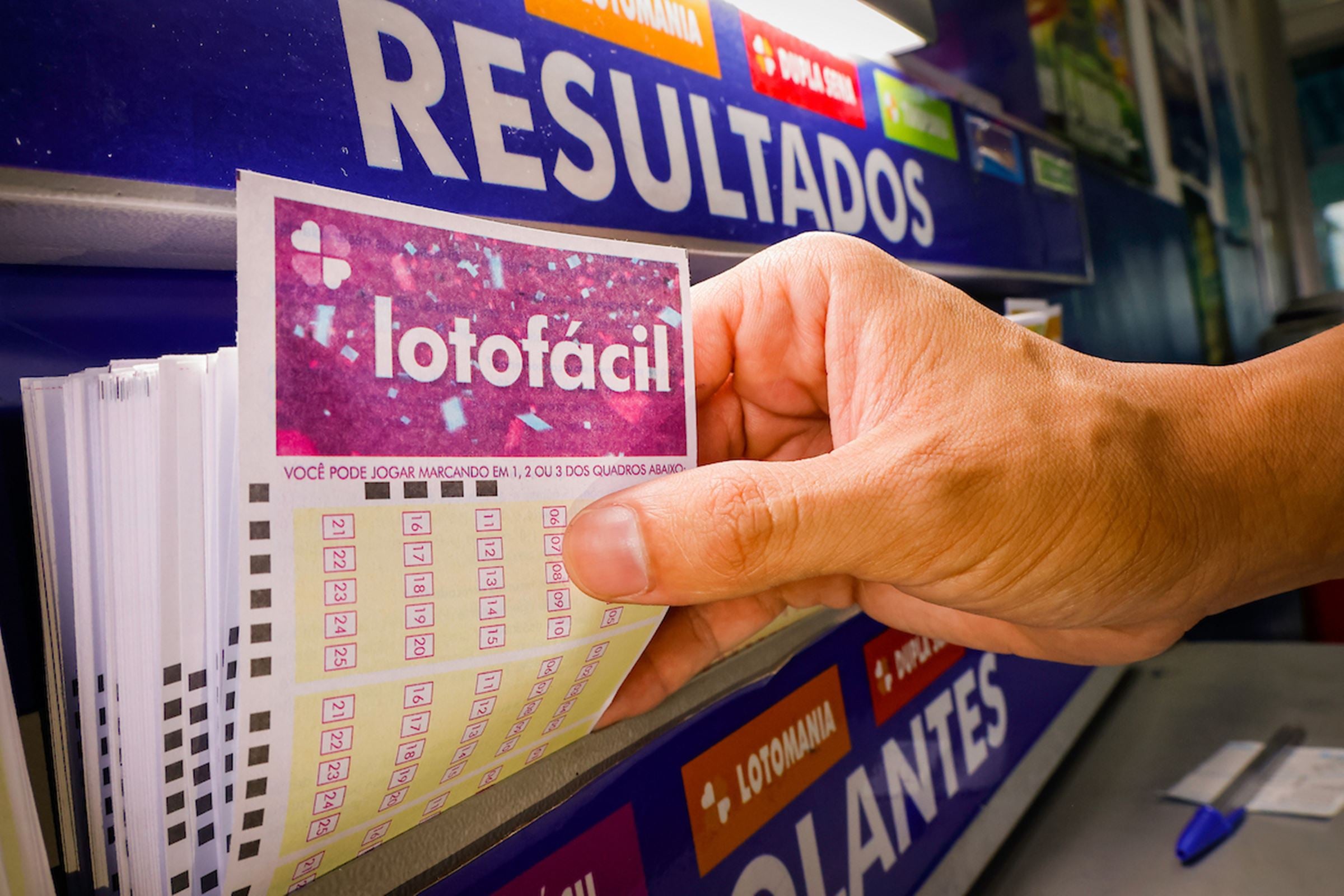 Loterias: Lotofácil 3573 sorteia R$ 1,8 milhão neste sábado. Confira