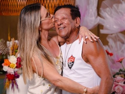 Carla Perez abre álbum de família e homenageia o pai no aniversário: “Meu alicerce”