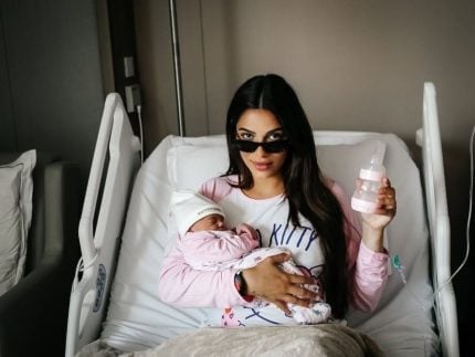 Key Alves publica primeira foto com a filha e comenta rotina após o parto