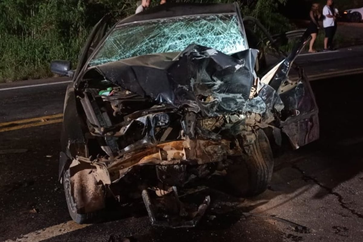 Carros batem de frente e motorista morre em acidente em rodovia de SC