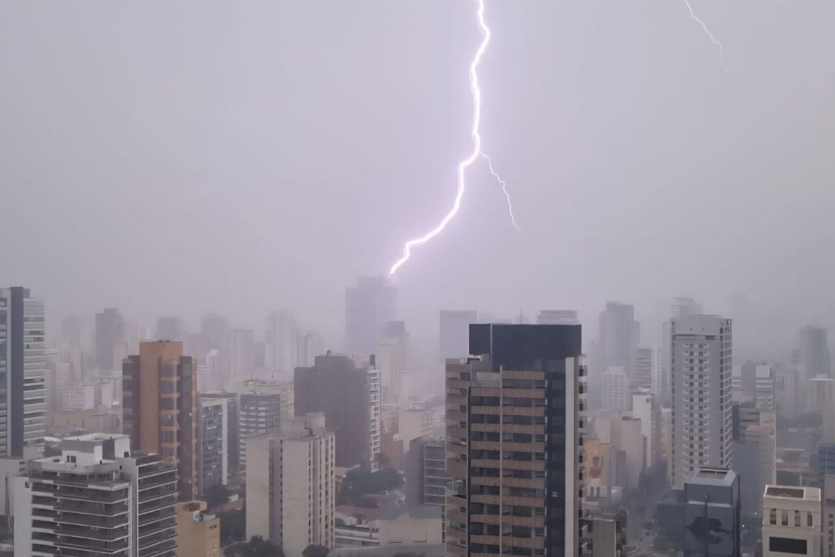 Cidade de São Paulo entra em atenção para alagamentos após tempestade