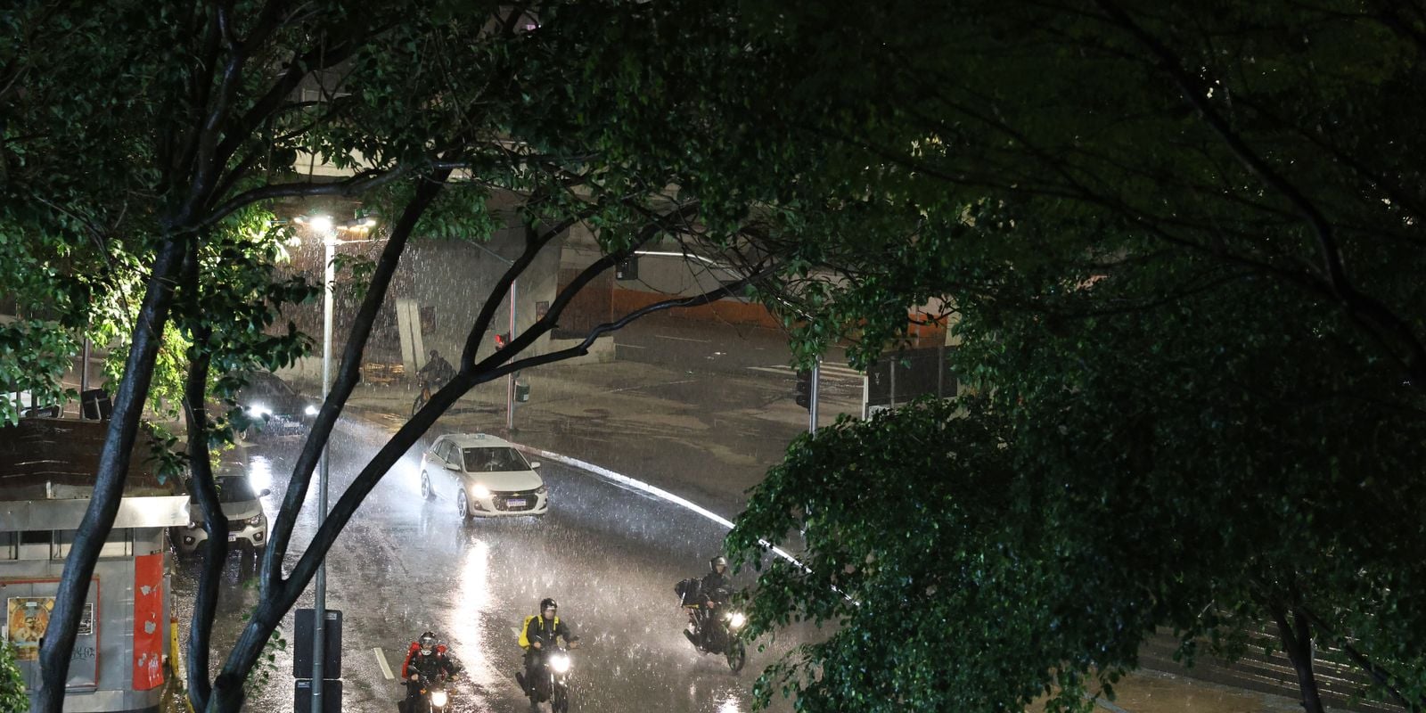 Após temporal, muro desaba em Franca (SP) e mata uma pessoa