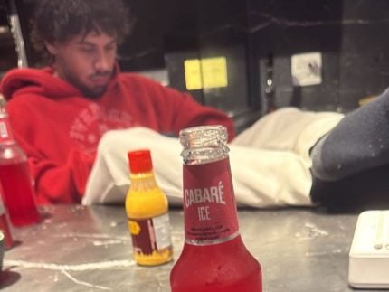 Enquanto Ana Castela canta, Zé Felipe é flagrado cabisbaixo em casa após término