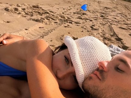 Jade Picon e André Lamoglia curtem dia romântico em praia de Pernambuco