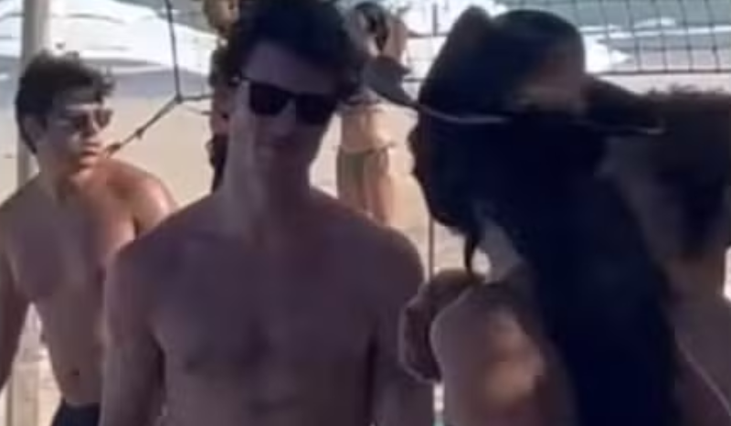 Shawn Mendes joga vôlei no Brasil e manda ‘beijinho’ para Bruna Marquezine