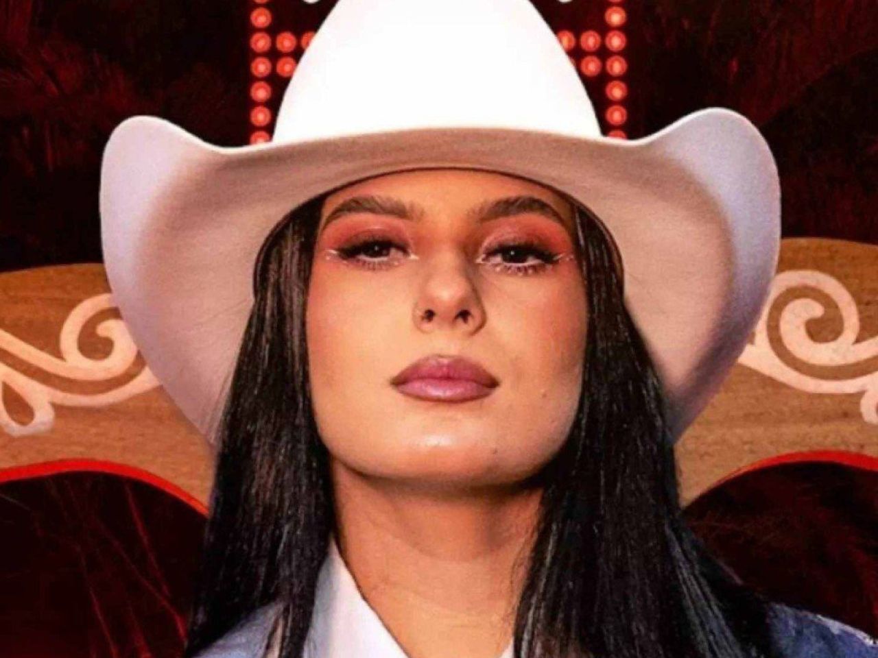 Ana Castela posa sem aliança antes de show