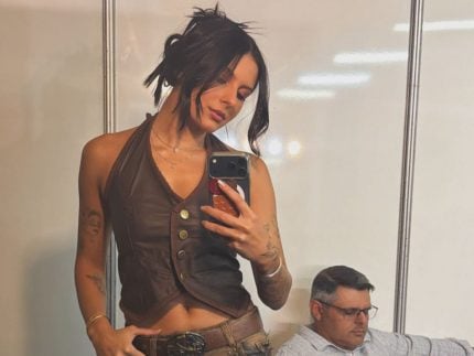 Após o término com Zé Felipe, Ana Castela surge sem aliança no camarim de show no RS