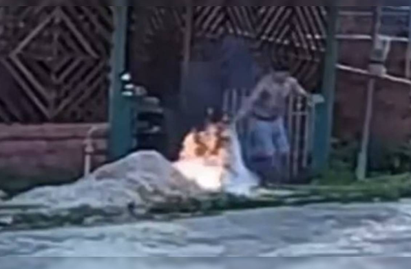 Vídeo: homem coloca fogo na esposa e enteada por motivo chocante