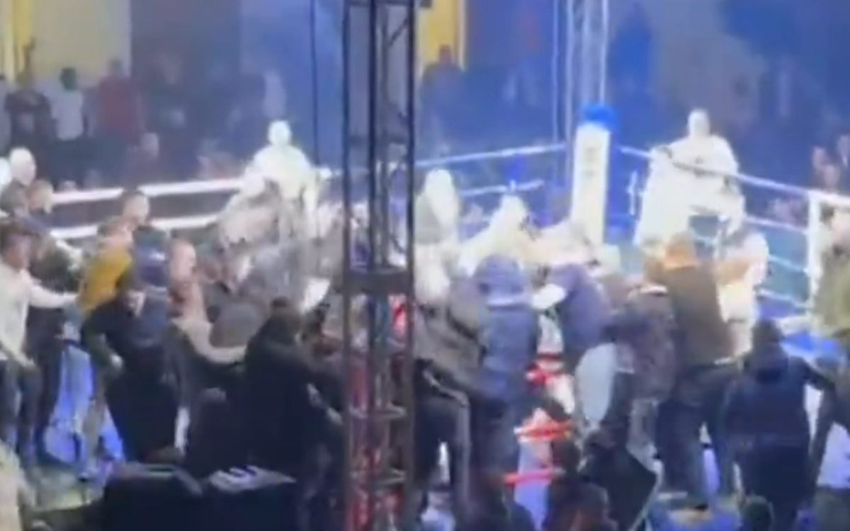 Luta de kickboxing vira pancadaria generalizada e termina com atletas feridos; veja vídeo
