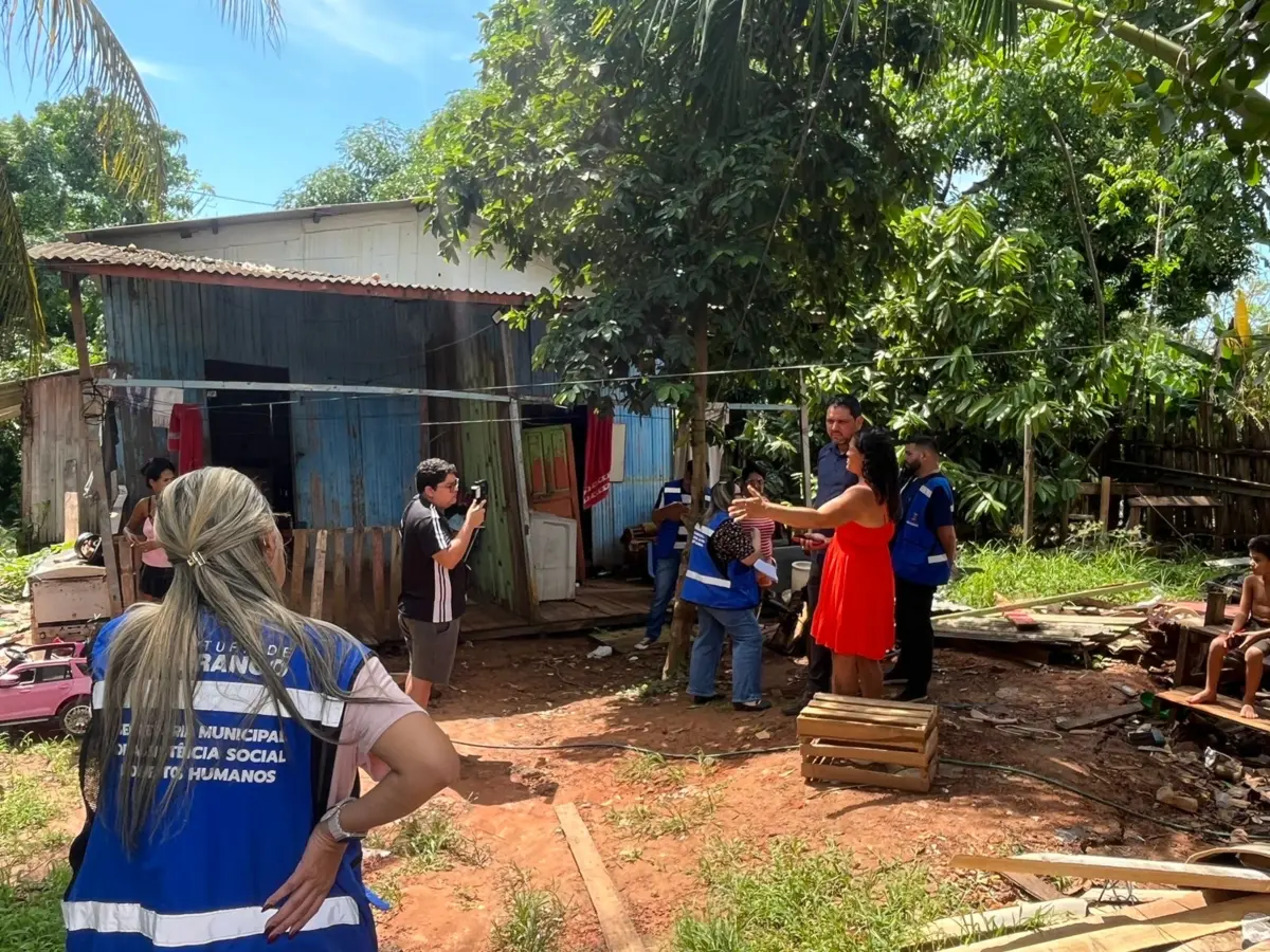 Oito casas desmoronam no bairro Preventório e famílias são encaminhadas para aluguel social