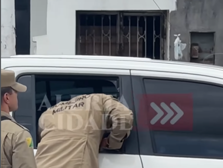 Bombeiros resgatam idoso que passou mal após ficar trancado dentro de carro em Rio Branco