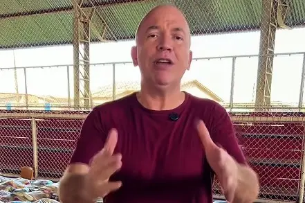 Gerlen Diniz esclarece distribuição de cestas básicas em Sena Madureira