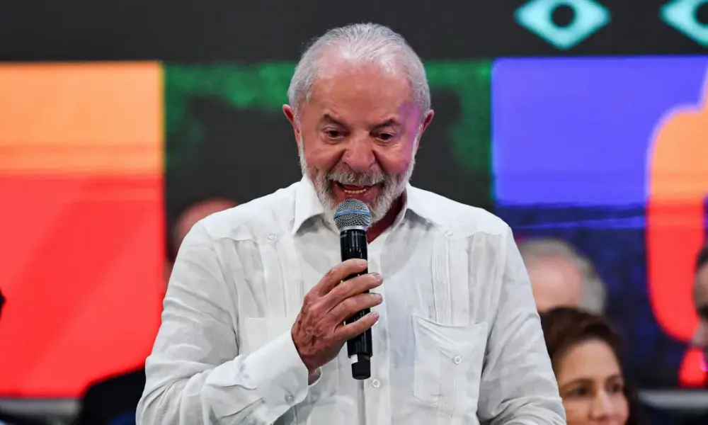 Lula não deveria concorrer à reeleição em 2026, avalia The Economist