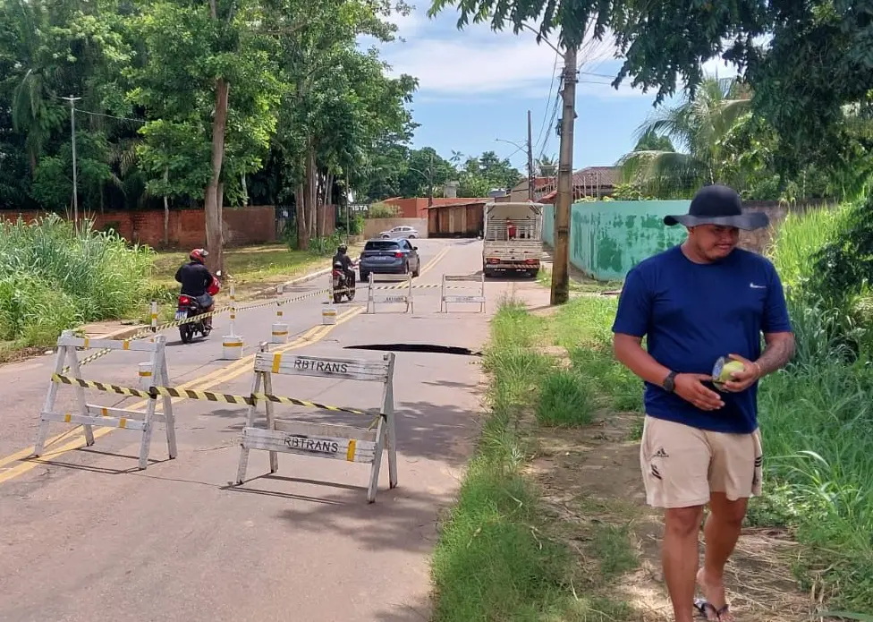 Após intervenção do TCE-AC, Prefeitura interdita trecho da Rua José Magalhães