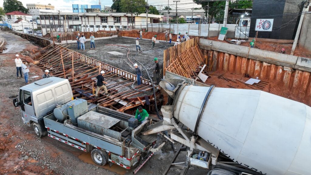 Governo do Acre inicia serviços de concretagem na estrutura central do viaduto do Complexo Viário da Avenida Ceará