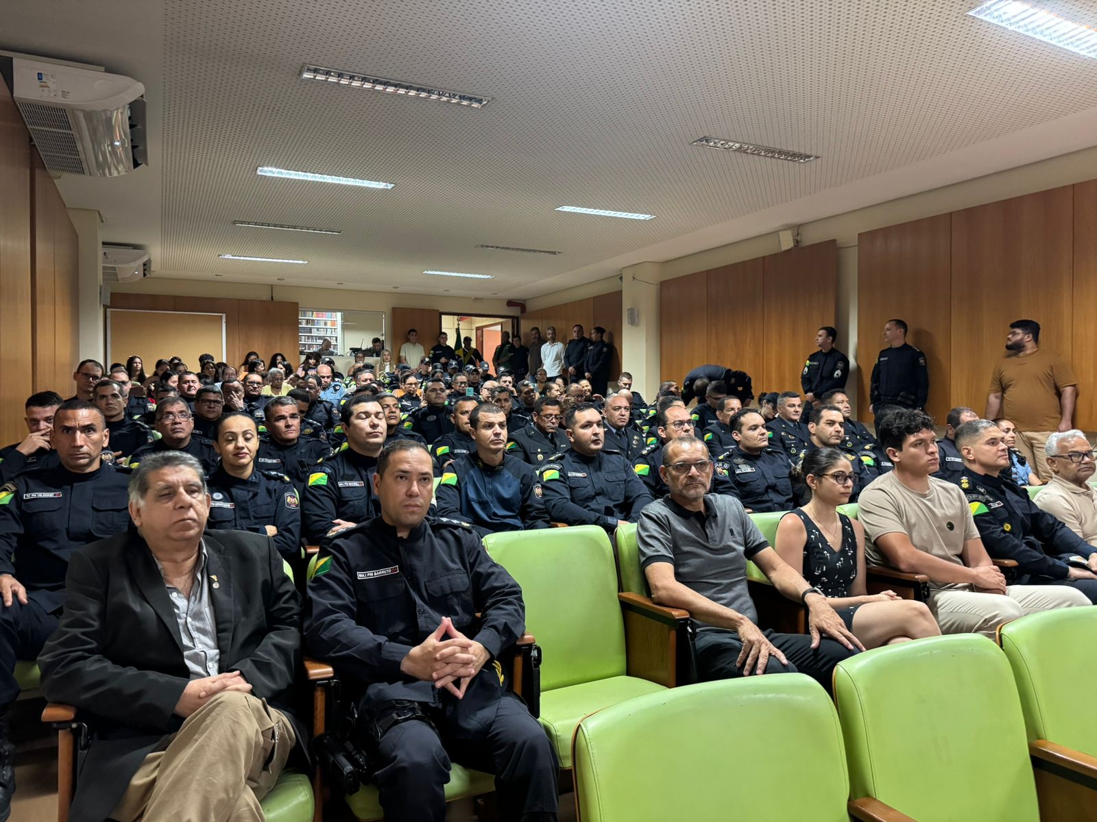 Polícia Militar promove policiais em solenidade com autoridades e familiares em Rio Branco