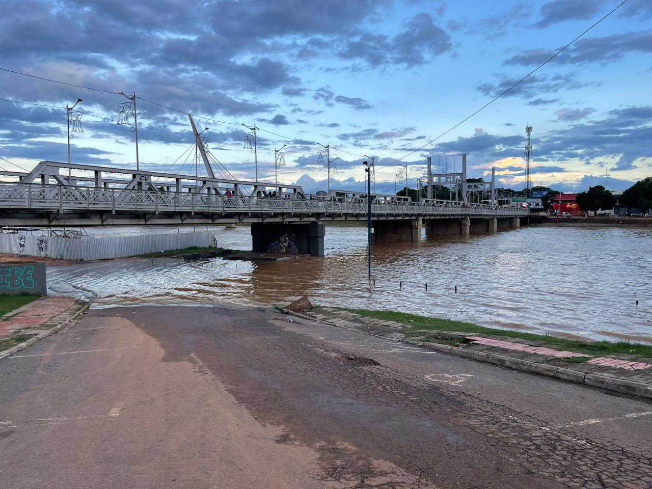 Nível do Rio Acre volta a subir e atinge 15,16 metros à noite