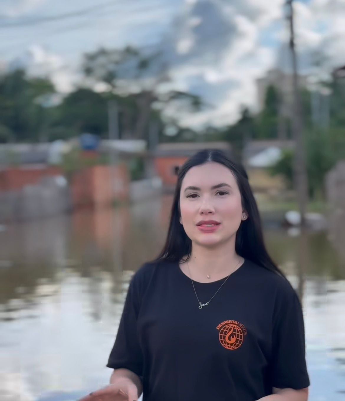 Influenciadora acreana Rogéria Rocha pede ajuda para famílias atingidas pela enchente