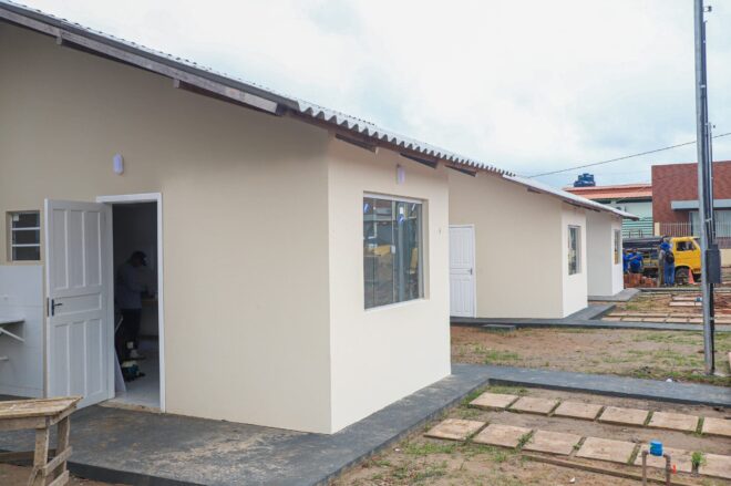 Os municípios de Assis Brasil, Feijó e Plácido de Castro recebem metas de 110 unidades do Minha Casa, Minha Vida