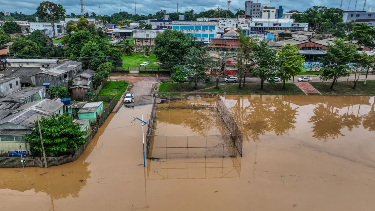 Cheia do Rio Acre atinge 40 bairros e afeta mais de 2 mil famílias em Rio Branco