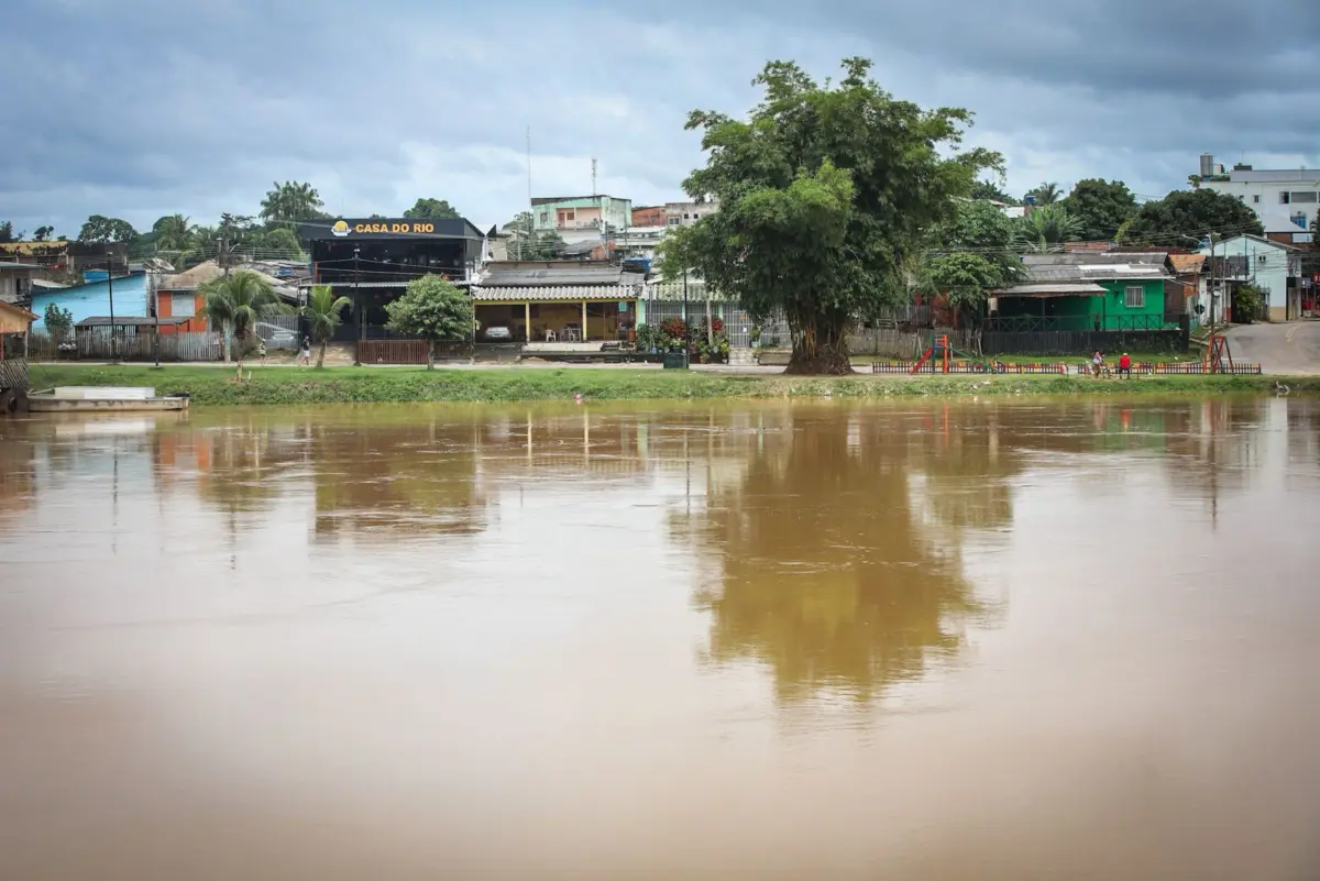 Rio Acre tem novo recuo e marca 15,35 metros em Rio Branco