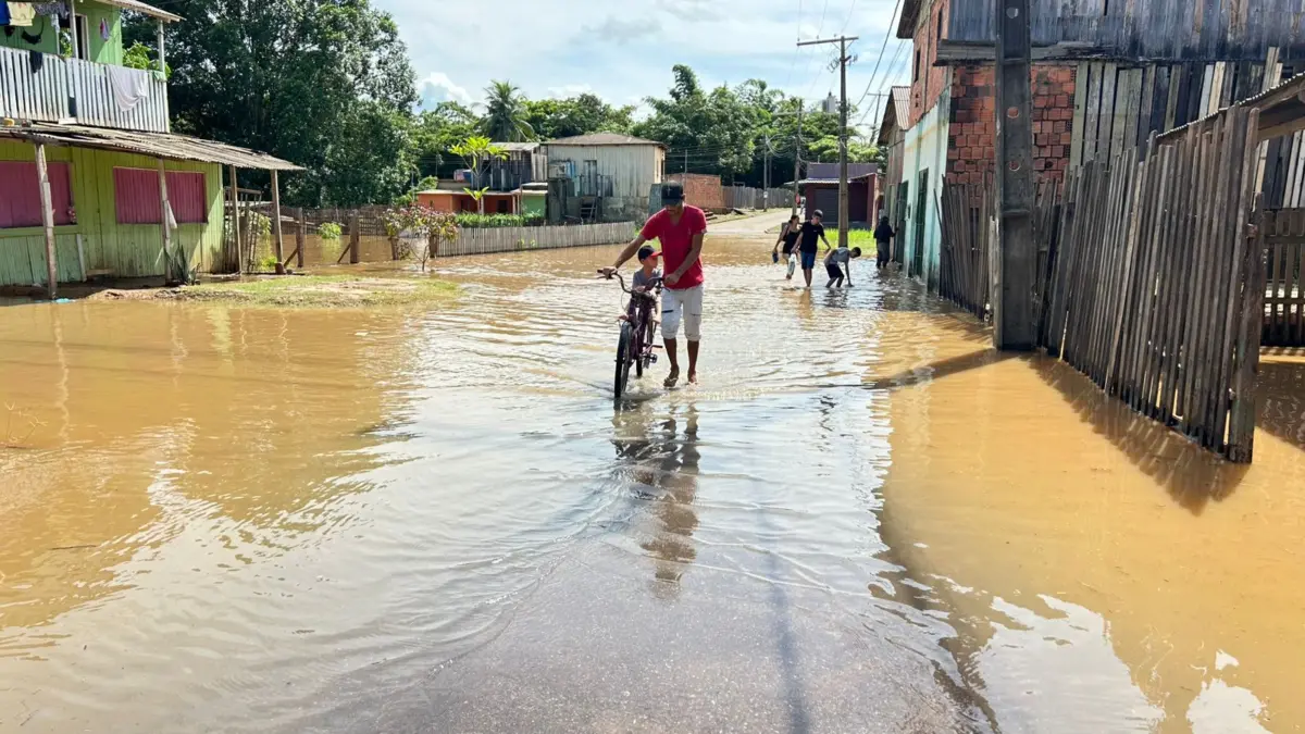 Águas avançam no Triângulo Novo e moradores relatam sofrimento com nova cheia do Rio Acre