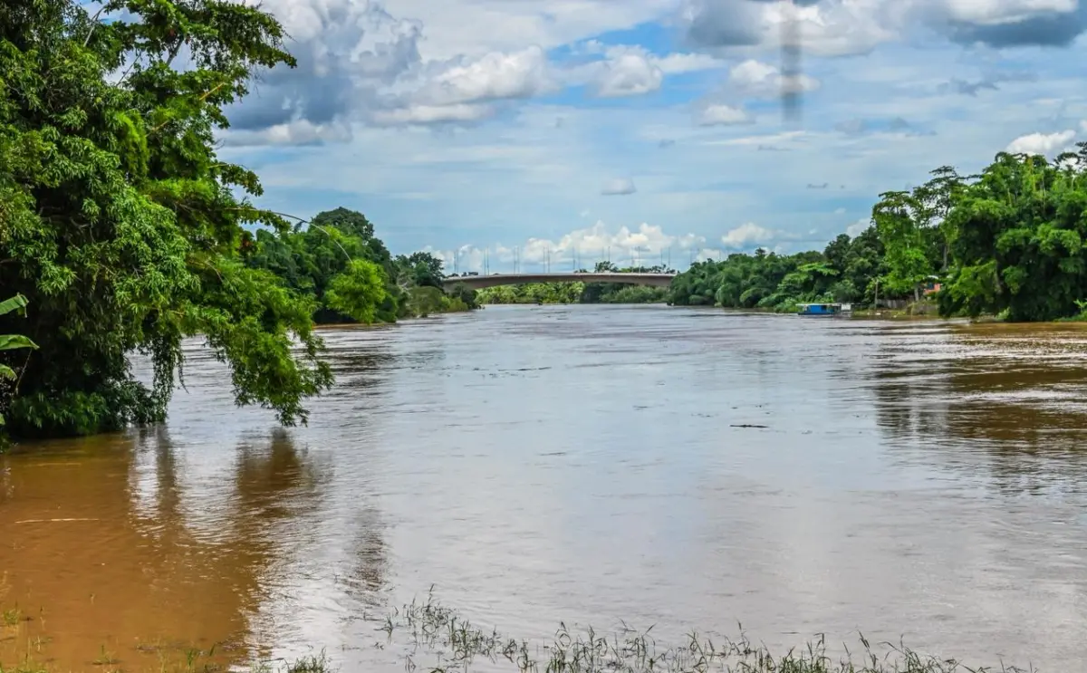 Rio Acre continua subindo e atinge 15,41 metros em Rio Branco