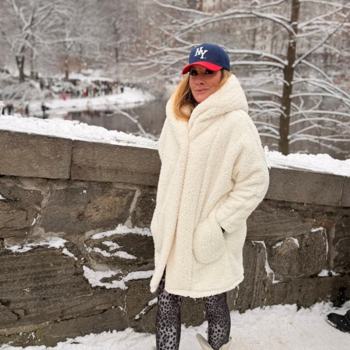 Vivi Fernandez passa Natal em Nova York durante nevasca histórica