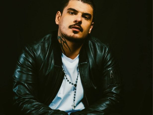 Vintage Culture abandona palco após mulher arremessar água durante show