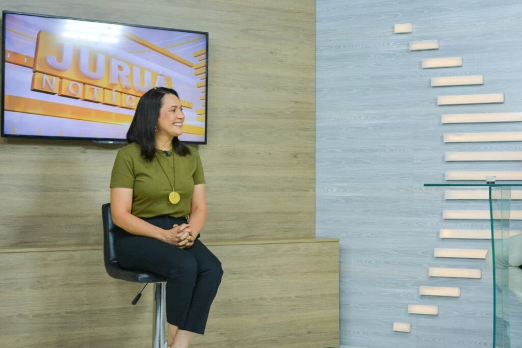 Em Cruzeiro do Sul, Mailza concede entrevista à TV Juruá e destaca os investimentos e ações do governo