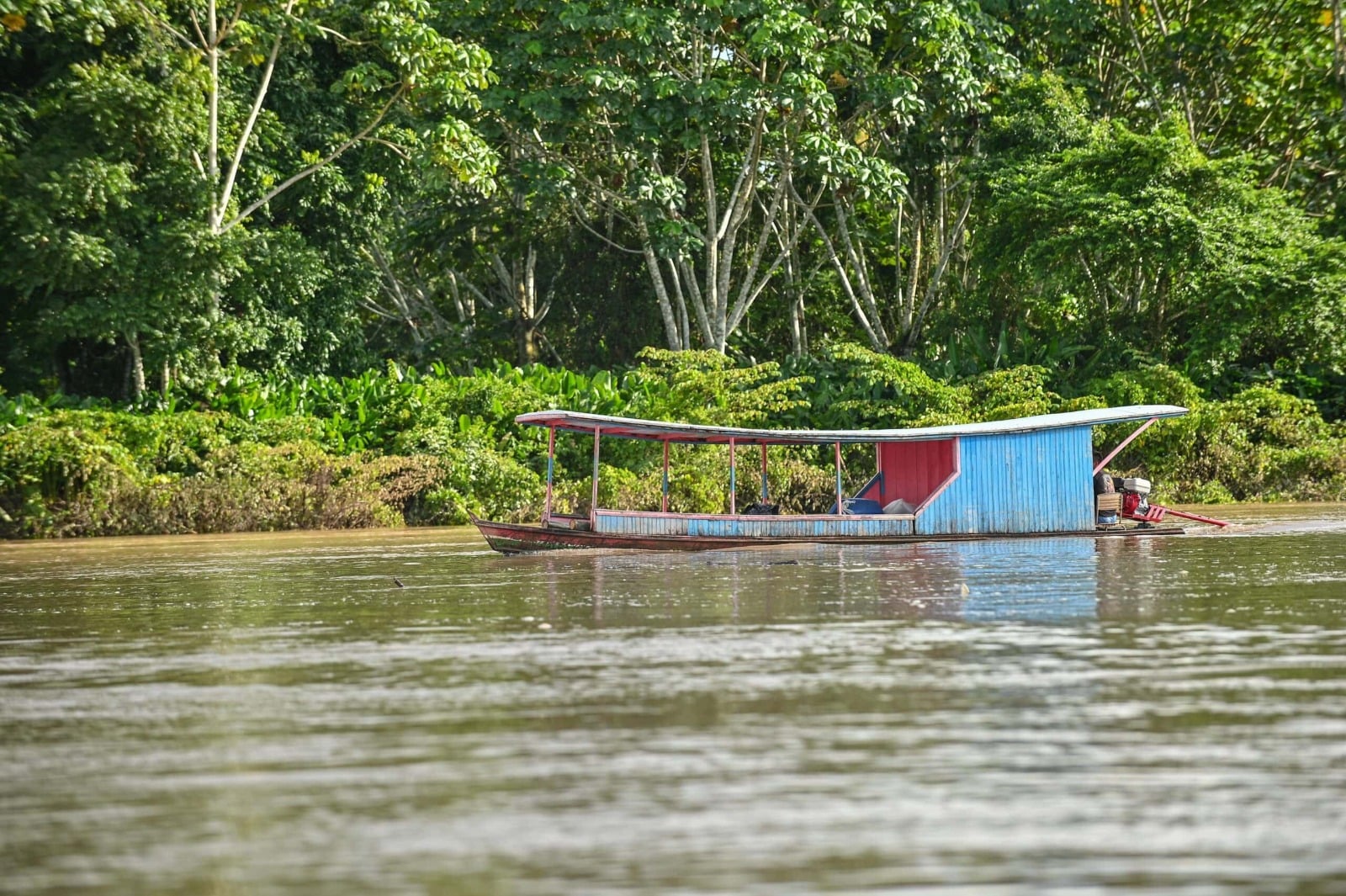 TRAGÉDIA: criança desaparece no Rio Tarauacá após colisão entre canoas