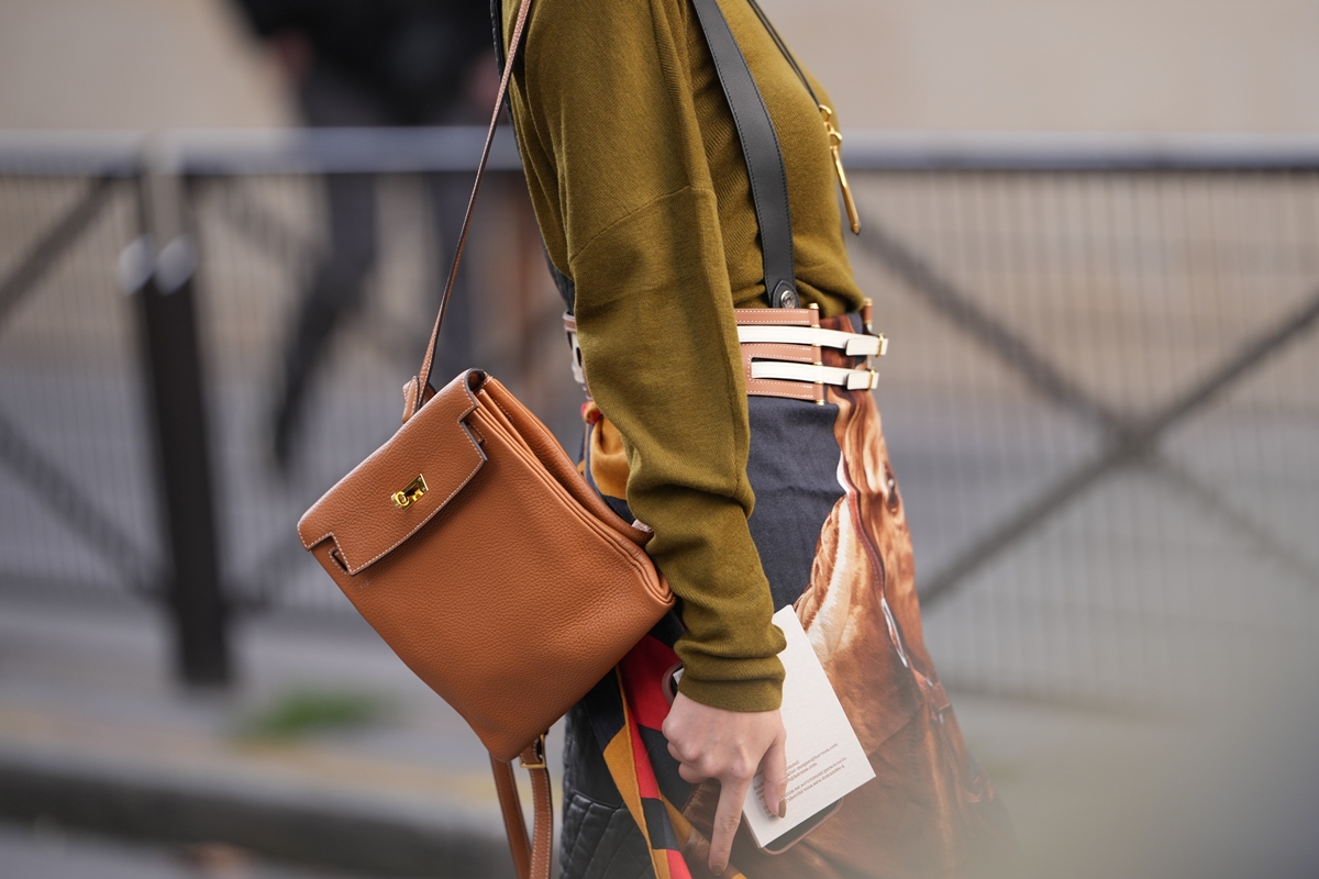 Mochila com estilo: aprenda a usar o acessório sem perder a elegância