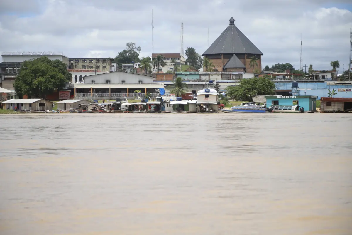 Rio Juruá registra vazante e se afasta da cota de alerta em Cruzeiro do Sul