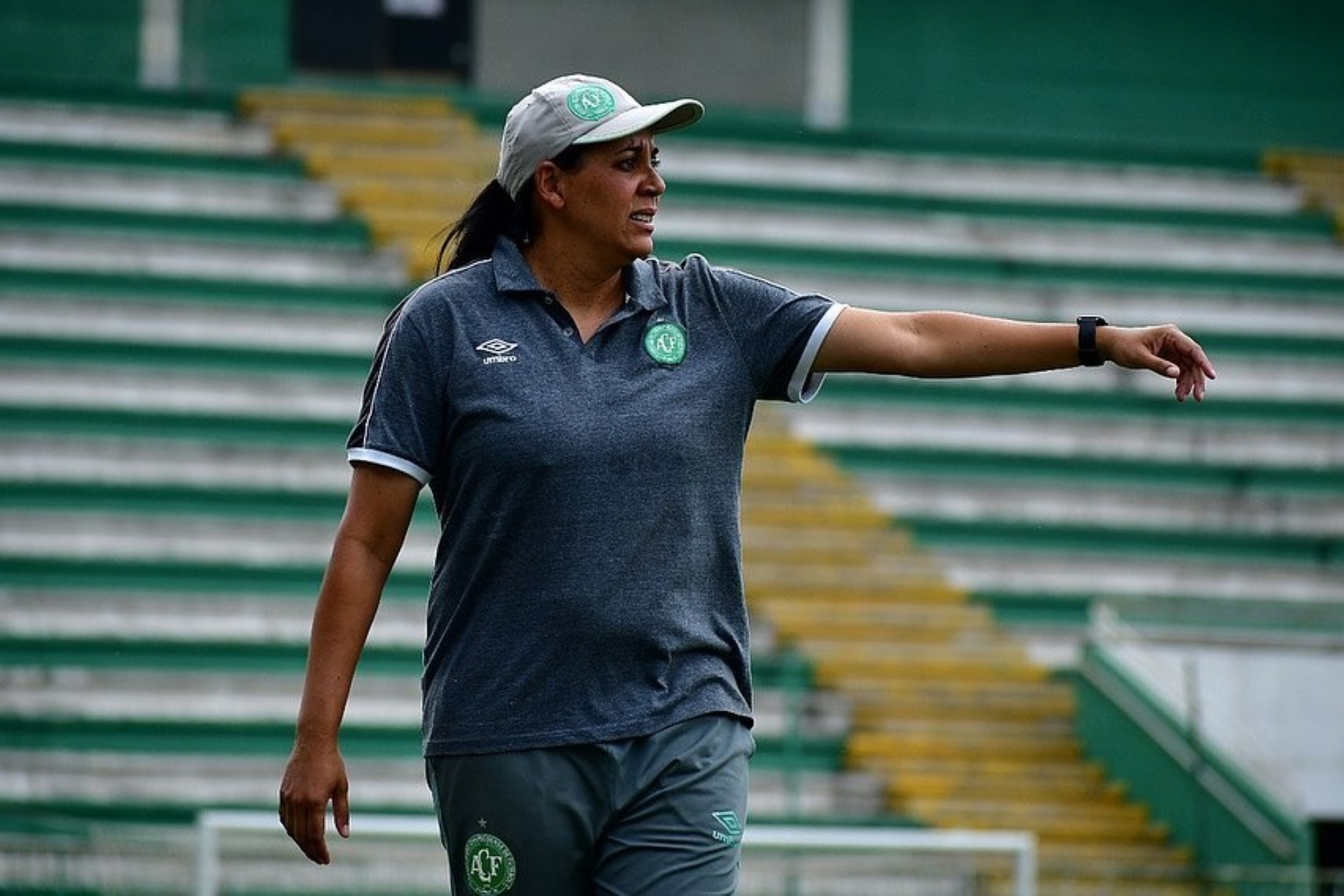 Treinadora da Chapecoense é a 1ª da história a vencer na Copinha
