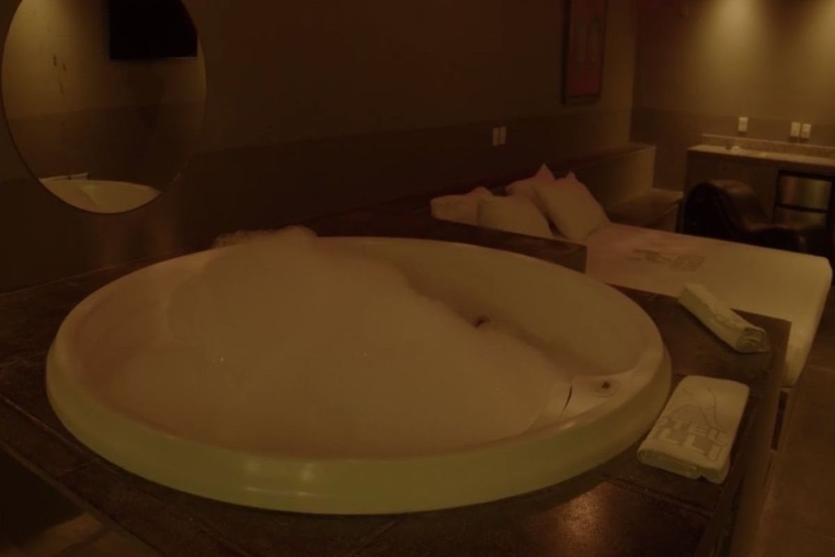 Homem fica gravemente ferido após incêndio em hotel com sauna gay