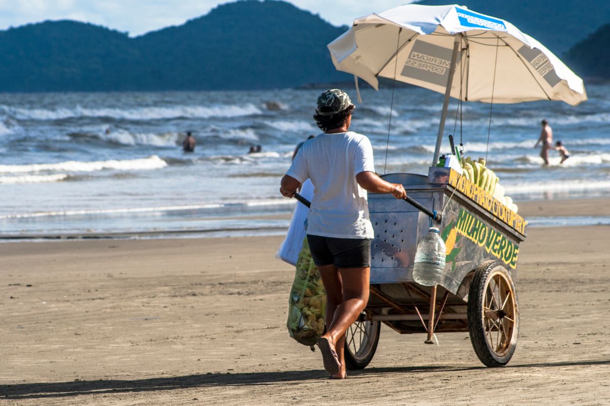 Pode usar cadeira e guarda-sol? Entenda novas regras no litoral de SP