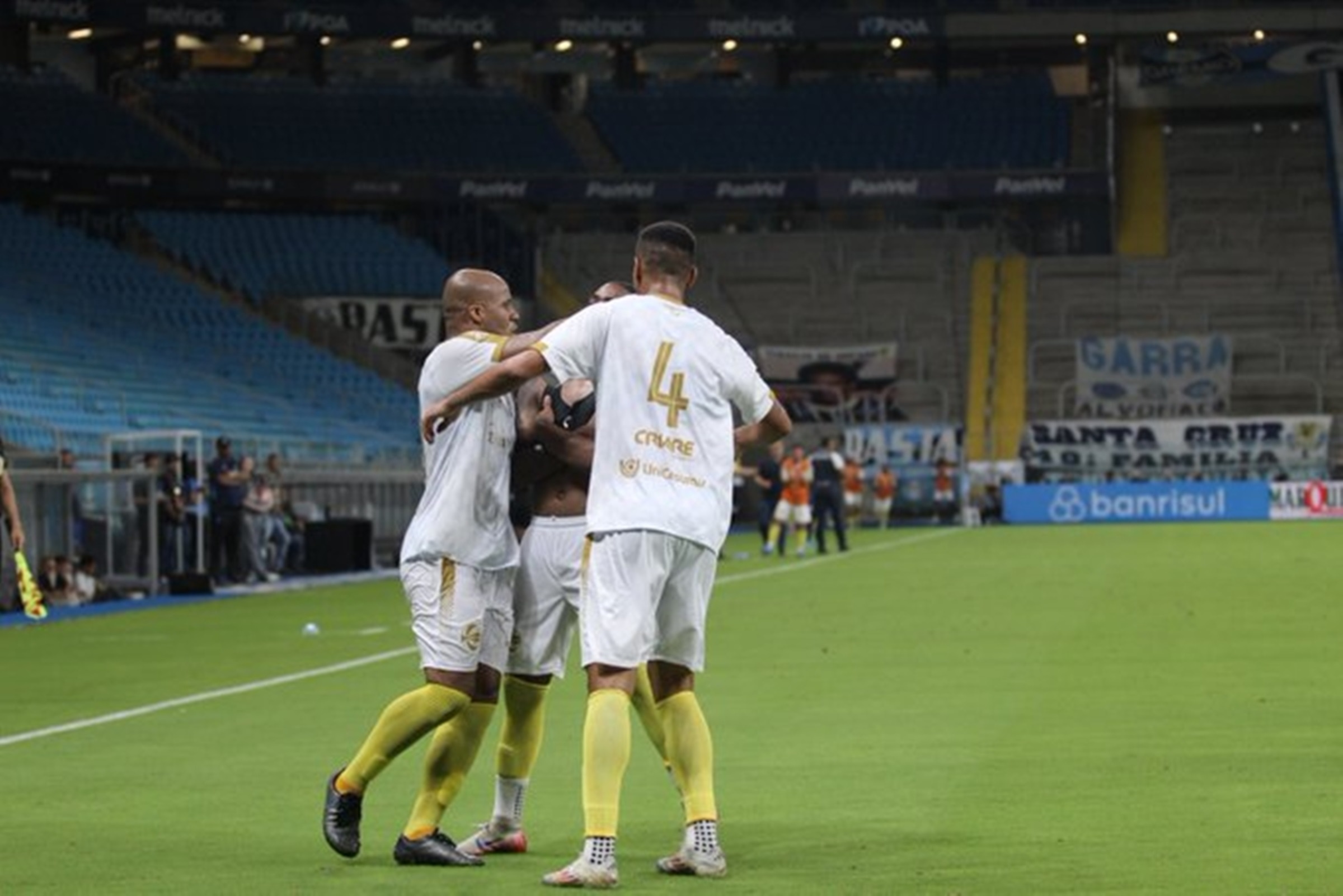 São José vence Grêmio e assume liderança do grupo no Campeonato Gaúcho