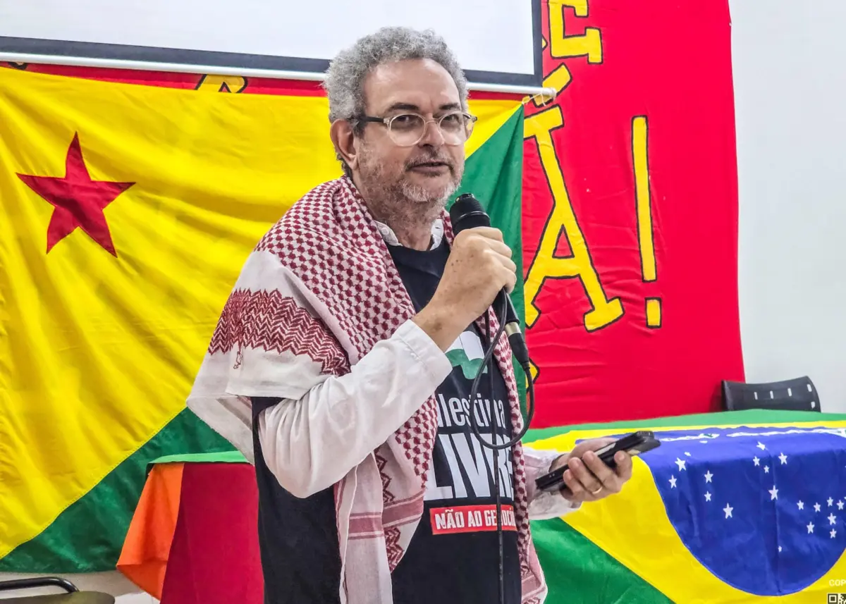 Durante ato do 8 de janeiro, professor diz que socialismo é única solução para crise brasileira