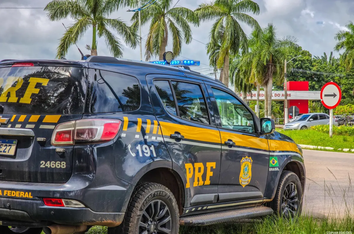 PRF reforça policiamento na BR-364 durante segundo dia do vestibular