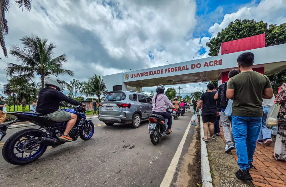 Com expectativa positiva, candidatos entram para o segundo dia do vestibular de Medicina da Ufac