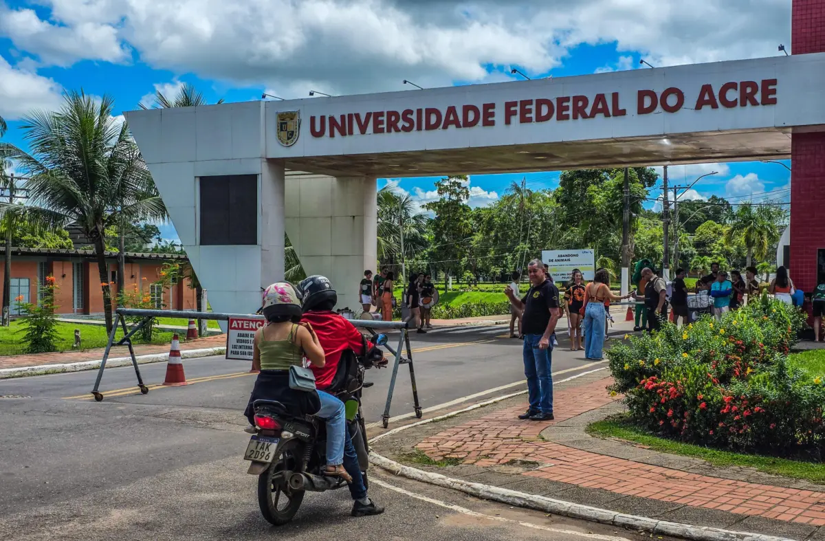 Candidatos chegam atrasados e perdem o segundo dia do vestibular de medicina