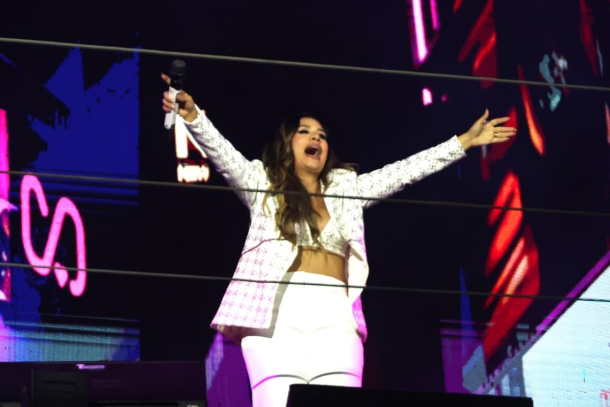 Simone Mendes faz contagem regressiva para 2026 em Virada na Paulista