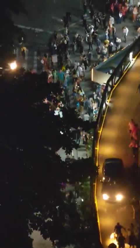 Vídeo: incêndio atinge shopping no Rio e causa tumulto