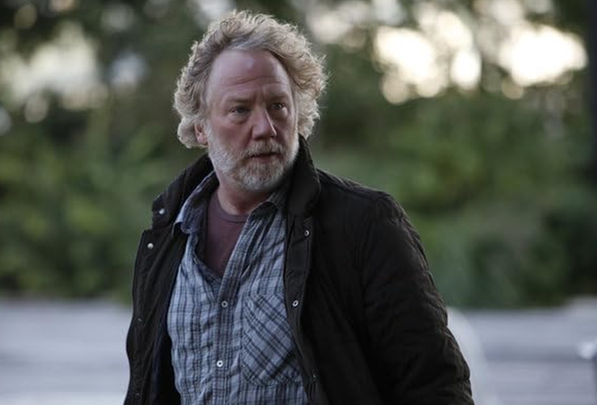 Astro da TV se entrega à polícia e nega acusações de abuso infantil