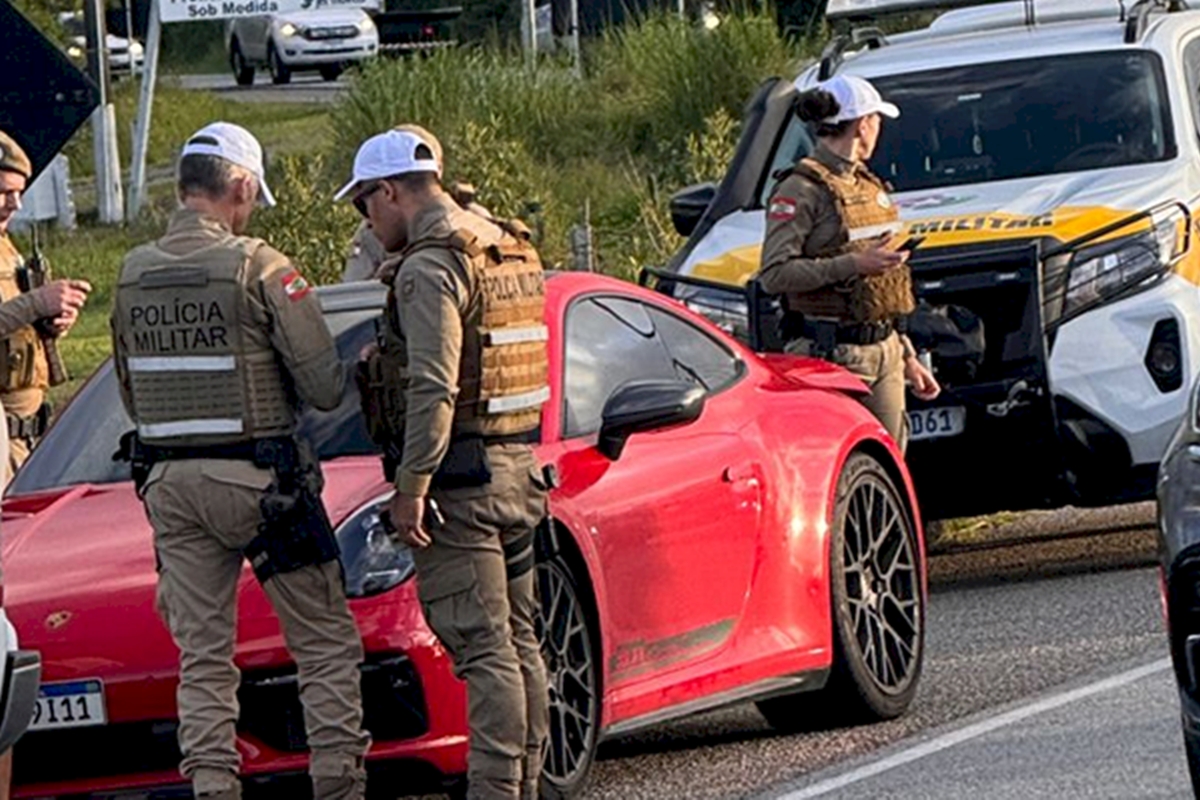 Porsche de R$ 1,5 milhão é recuperado após perseguição alucinante. Veja vídeo