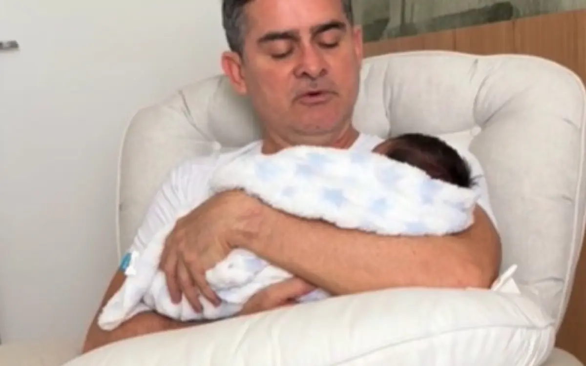 Morte de filho recém-nascido do prefeito David Almeida comove Manaus