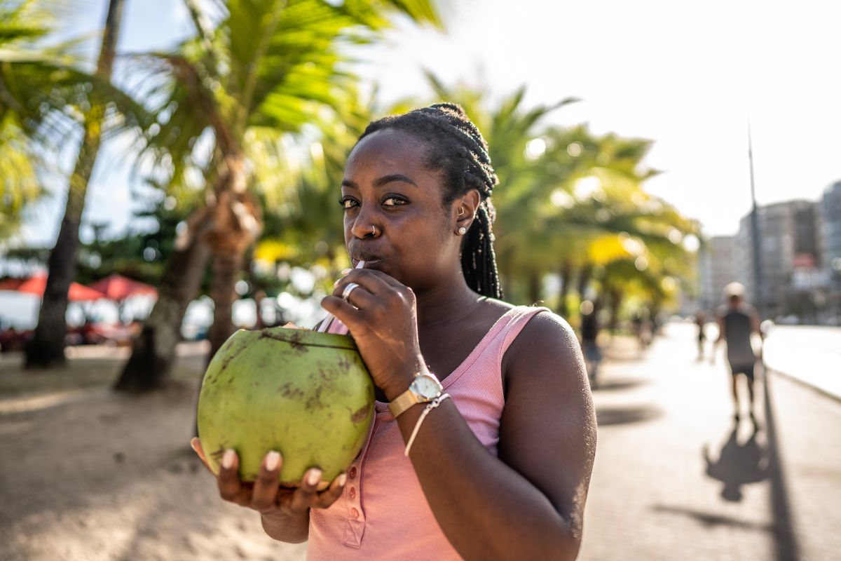 Dicas de verão: como evitar a intoxicação alimentar na praia