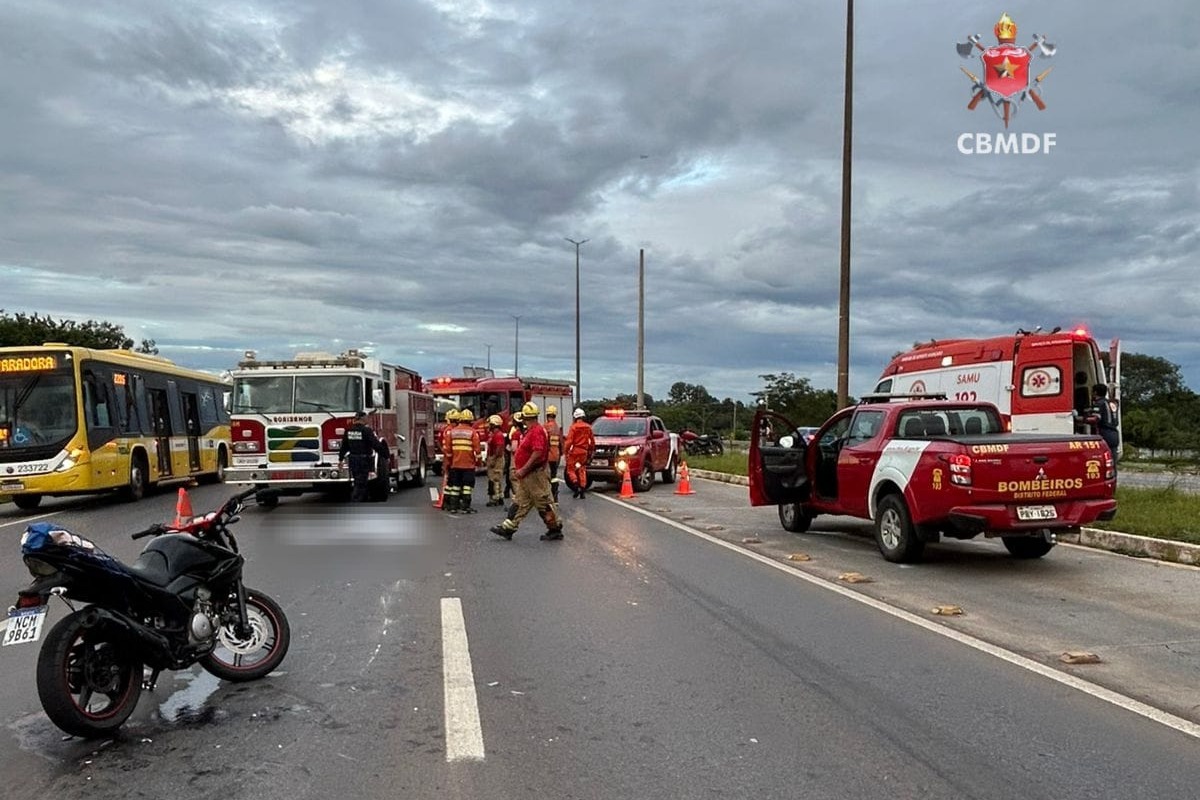 Mulher morre em acidente entre duas motos no DF