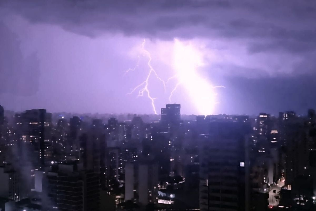 Alagamentos e falta de energia afetam São Paulo após chuva desta terça